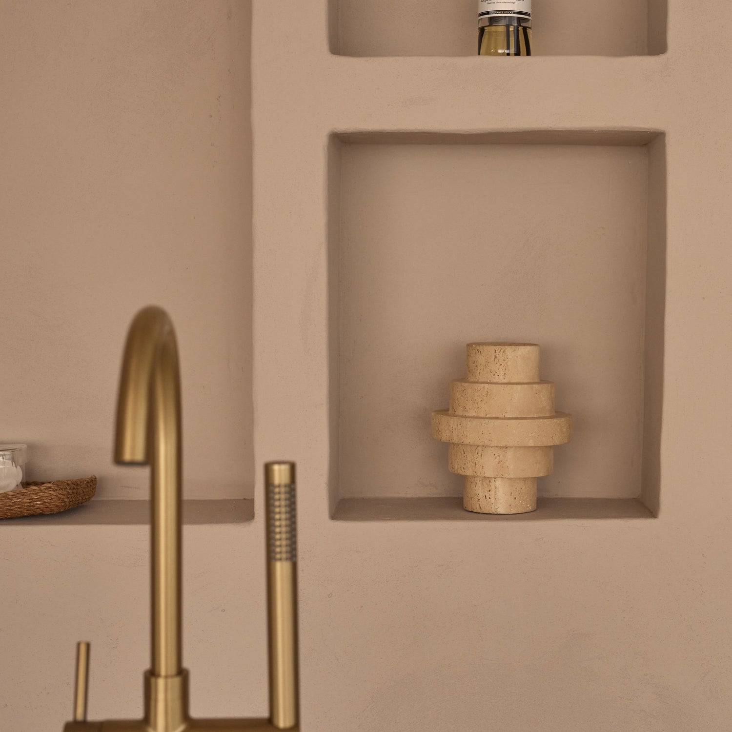 Travertine Agano Vaas M