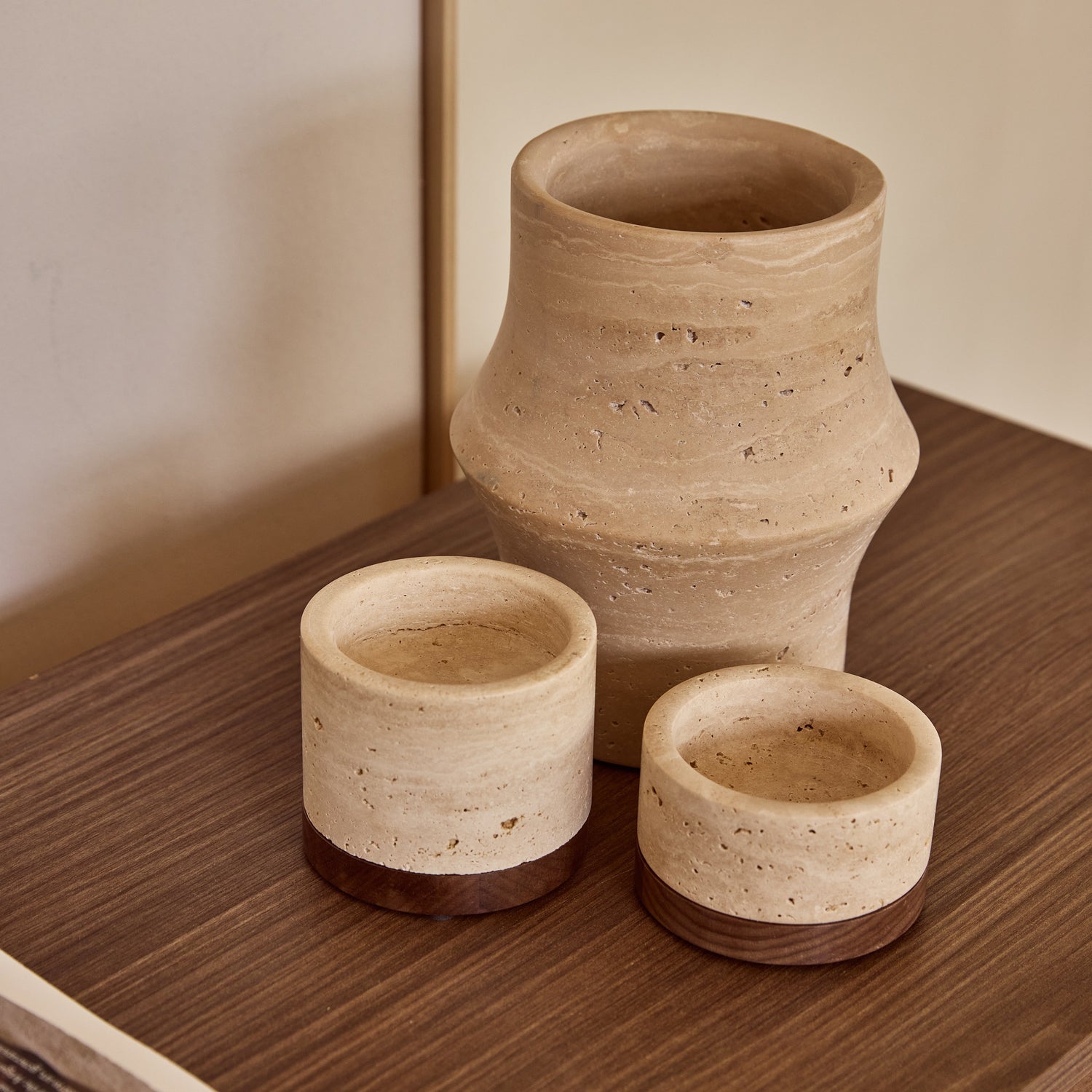 Travertine candle holder M Ø9.5x6.5cm including wooden plate